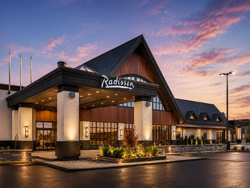 Radisson Hotel Montreal — Hilo Mirrors case study