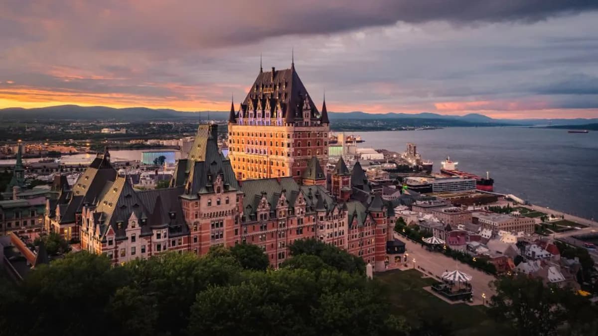 Château Frontenac — Québec City, Canada — HILO Mirrors hospitality installation